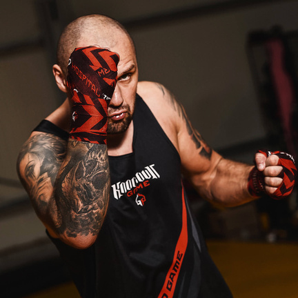 Boxerské bandáže 4 m Hellfire Ground Game červená